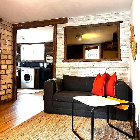 Les Sapineaux Apartment *